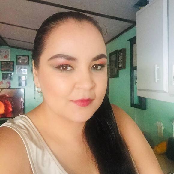 Meet your Posher, Lorena - Picture 1 of 1
